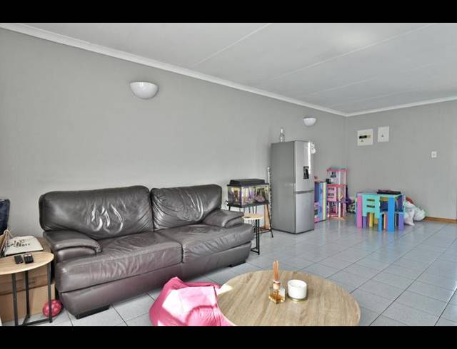 1 BEDROOM APARTMENT FOR SALE IN GLENANDA